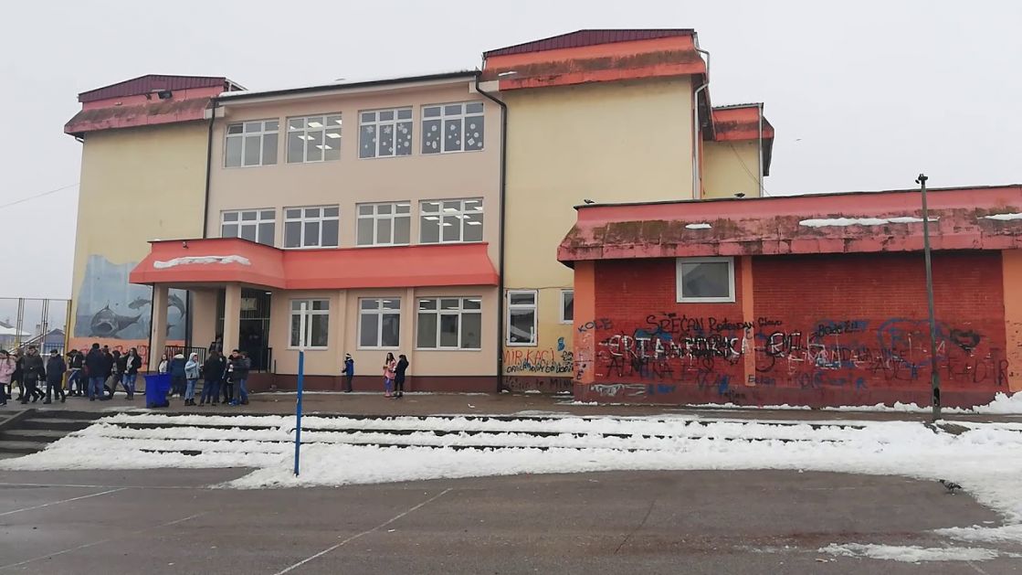 ODLIV STANOVNIŠTVA – Škola u Novom Pazaru ostala bez 26 osmaka za pola godine