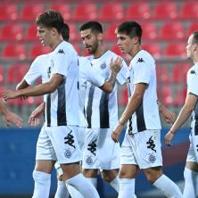 ODREĐENI ARBITRI: Poznato je ko sudi Partizanu protiv AEK-a, već je donosio nesreću