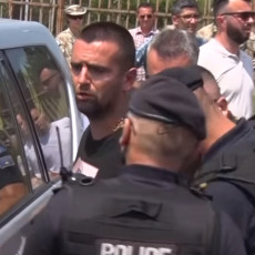 ODREĐENO ZADRŽAVANJE PODGORIČANINU: Štitio monahinju od batinaša lažne države Kosovo, pa ga uhapsili