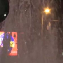 OGROMAN GEJZIR U CENTRU BEOGRADA: Kamera uhvatila neverovatnu scenu, ono što je vozač uradio ŠOKIRALO JE SVE (VIDEO)