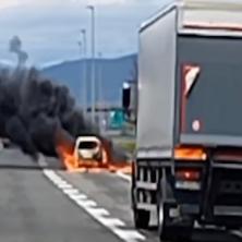 OGROMAN OBLAK DIMA U VAZDUHU: Gori automobil na putu Niš-Doljevac (VIDEO) 