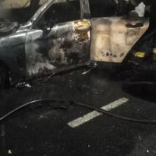 OGROMAN POŽAR KOD PALILULSKE PIJACE: Plamen progutao BMW -  Automobil u potpunosti uništen (FOTO)