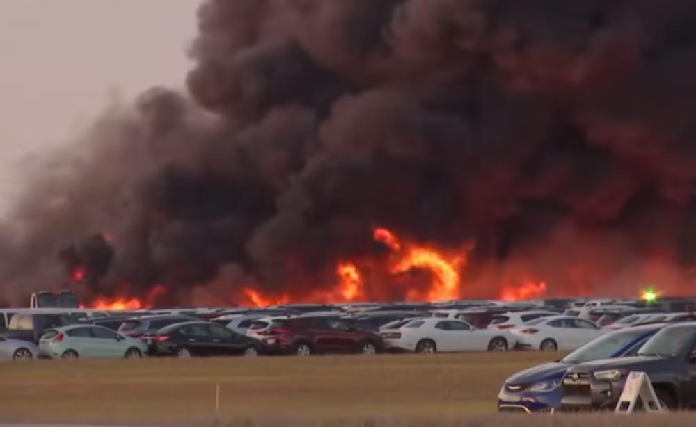 OGROMAN POŽAR PROGUTAO 3.500 AUTOMOBILA: Vatrogasci se 18 sati borili sa vatrom na Floridi (VIDEO)