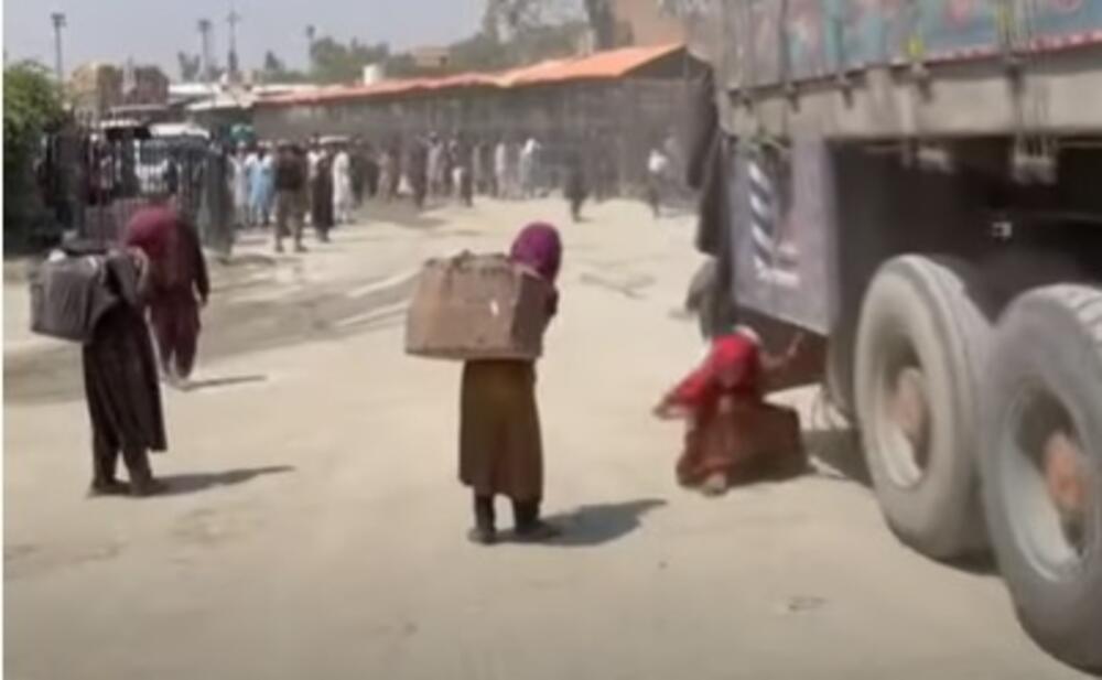 OGROMNA EKSPLOZIJA U ŠIITSKOJ DŽAMIJI: Desetine stradalih u avganistanskoj provinciji Kunduz VIDEO