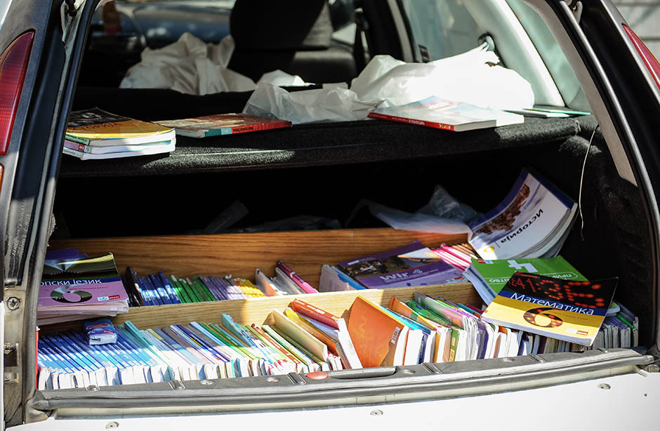 OKRŠAJ u Kosovskoj:Prodavac udžbenika udario inspektora