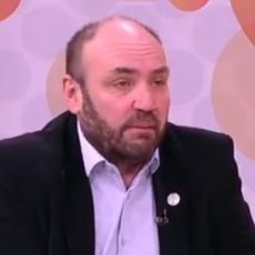 OKUPILI SE RESTLOVI DS-a Novinar Danasa razočaran najnovijim ujedinjenjem opozicije (VIDEO)