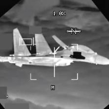 OPASNA DRAMA IZNAD JUŽNOG KINESKOG MORA! Kineski lovac presreo američkog bombardera B-52, bio na TRI METRA od njega! (VIDEO)