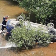 OPASNA SAOBRAĆAJNA NESREĆA KOD LOZNICE: Prevrnuo se automobil i upao u reku - ima povređenih!