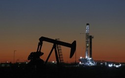 
					OPEK i Rusija razmatraju rešenje krize na tržištu nafte 
					
									