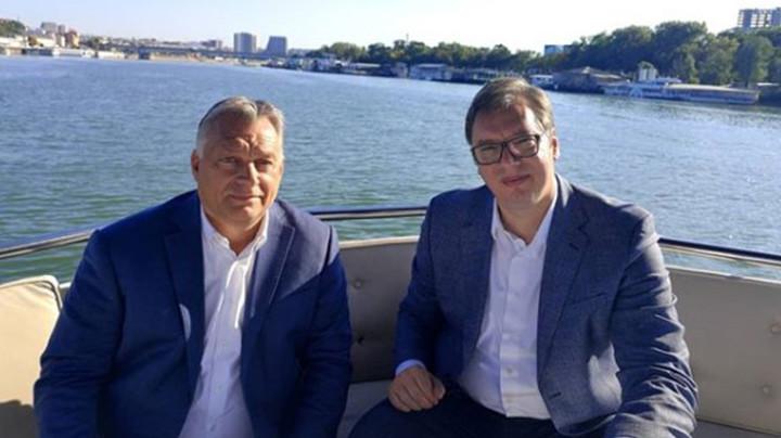 ORBAN U NENAJAVLJENOJ POSETI SRBIJI: Vučić mađarskom premijeru sa reke pokazao lepote Beograda (FOTO)