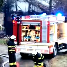 OTAC BACIO BEBU KROZ PROZOR ZBOG POŽARA: Vatrogasci spasili četiri osobe, HAOS U SARAJEVU (VIDEO)