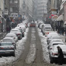 OTEŽAN SAOBRAĆAJ! Sneg je počeo da pada, VOZAČI OBRATITE PAŽNJU!