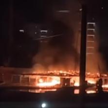 OTKRIVEN UZROK POŽARA U JAGODINI Crni dim kuljao iz akva parka: Vatrogasci lokalizovali vatru (VIDEO)