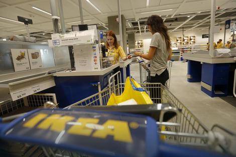 OTVARANJE ROBNE KUĆE IKEA Vučić na sastanku sa direktorima pre otvaranja