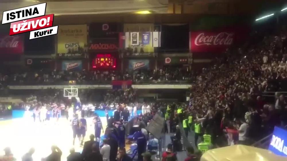 OVACIJE ZA ORLOVE: Košarkaši Srbije sa navijačima proslavili plasman na Mundobasket (KURIR TV)