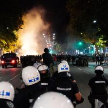 OVAKO SU BLOKADERI SPROVELI JEZIVO NASILJE NA ULICAMA BEOGRADA! Bacali baklje i sve što dohvate! (VIDEO)