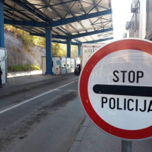 OVO POSTAJE NEIZDRŽIVO: Tzv. kosovska policija zaustavila autobus sa srpskom decom na Jarinju, tražili brisanje reči Metohija