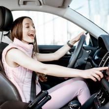 OVO RADI VEĆINA VOZAČA, A VEOMA JE KAŽNJIVO I OPASNO: Evo zašto treba da izbegavate glasnu muziku dok vozite
