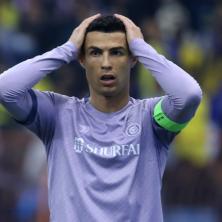 OVO SE NE VIĐA ČESTO: Ronaldo POBESNEO zbog ofsajda -  PRSKAO kamere vodom (VIDEO)