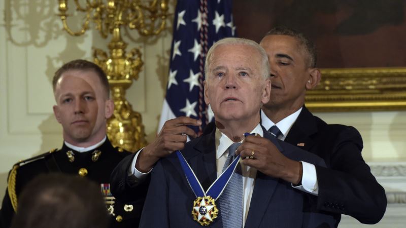 Obama odlikovao Bajdena medaljom slobode