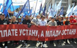 
					Protest sindikata: Veće plate za ostanak i opstanak 
					
									