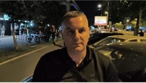 Obezbeđenje načelnika PU Novi Sad ometalo novinara Danasa (VIDEO)