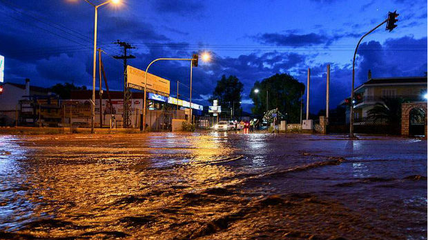 Obilne padavine i poplave u Grčkoj, Hilandar opkoljen bujicama