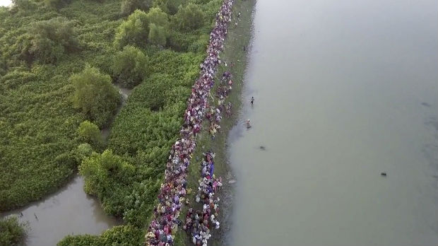 Objavljen snimak hiljada Rohingja kako beže u Bangladeš