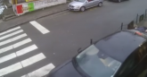 Objavljen snimak nezgode na Miljakovcu: Automobil oborio pešake VIDEO