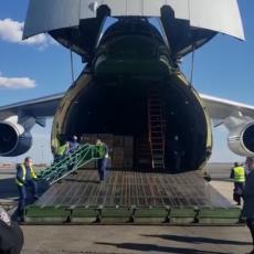 Objavljeni prvi snimci ruskog aviona na američkom tlu: Stigla medicinska pomoć u Njujork (VIDEO)
