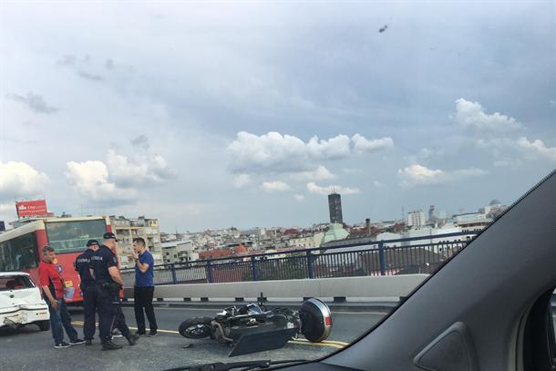 Oboren motociklista na Brankovom mostu