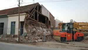 Obrušio se zid kraj gradilišta zgrade u Zrenjaninu, porodice iseljene