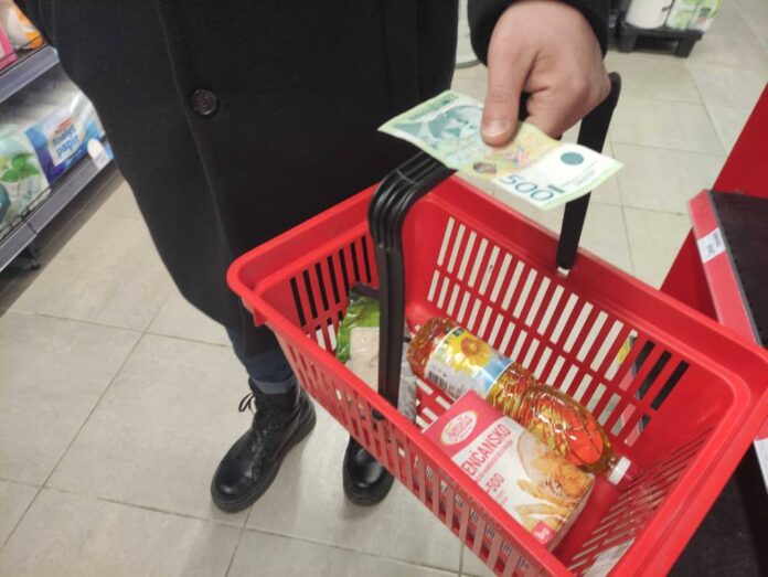 Od danas 20.000 proizvoda jeftinije, a dosad poskupeli struja, voda, porez