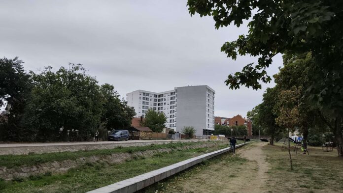 Odbijen zahtev Grada Niša da gradi most preko Gabrovačke reke na Bulevaru – preduzeće „Srbijavode“ ne dozvoljava stubove u koritu