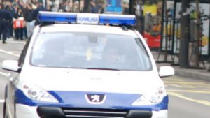 Odbornik iz Knića u policiji zbog oblepljivanja automobila u znak protesta zbog pomoći funkcionerima