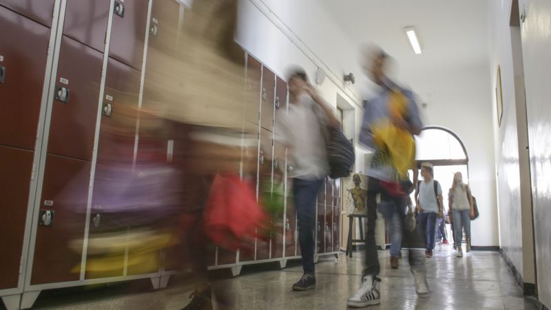 Odbrana Kosova u osnovnim školama u Novom Sadu
