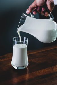 Odlično za organizam: Pet razloga da počnete da pijete mleko pred spavanje