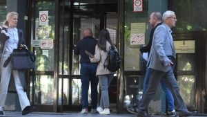 Odloženo ročište SNS „junacima“ koji su prebili studente: Odbrana traži suđenje u Beogradu jer su novosadske sudije „pristrasne“
