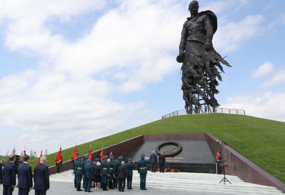 „Odnos stranih država prema sovjetskim spomenicima može postati jedan od kriterijuma za uvrštavanje ove ili one države na spisak neprijateljskih“