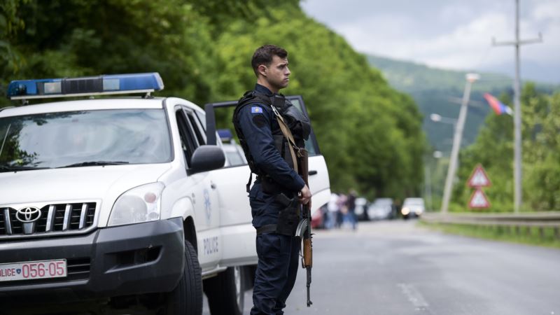 Određen pritvor za trojicu uhapšenih službenika kosovske policije 