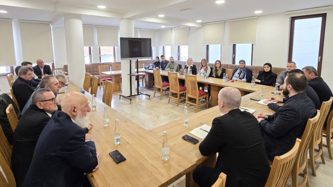 Održan sastanak predsjednika Zukorlića sa funkcionerima stranke u Novom Pazaru