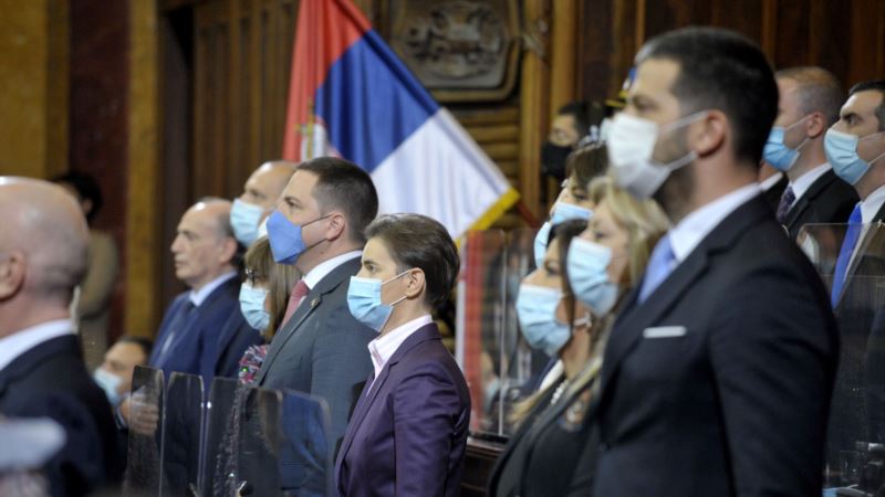 Održana prva sednica Vlade Srbije, ministri preuzimaju resore
