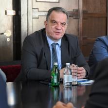 Odustanite od štrajka glađu Ministar prosvete posetio studente koji žele da uče