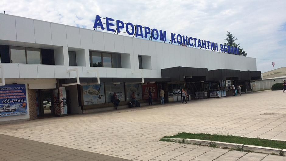 Offical quits ruling coalition under pressure over airport