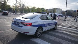 Oglasio se MUP o napadu na Aleksandra Jovanova, koji je na štakama pešačio sa studentima: Tvrde da je nesporazum u saobraćaju