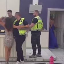 Ogroman predmet poleteo ka Peji: Novi haos - Ena popucala po šavovima, obezbeđenje uletelo (VIDEO)