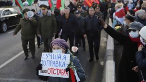 Oko 3.000 penzionera ponovo demonstriralo protiv Lukašenka, održan i kontra-miting