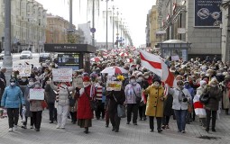 
					Oko 3.000 penzionera ponovo demonstriralo protiv Lukašenka, održan i kontra-miting 
					
									