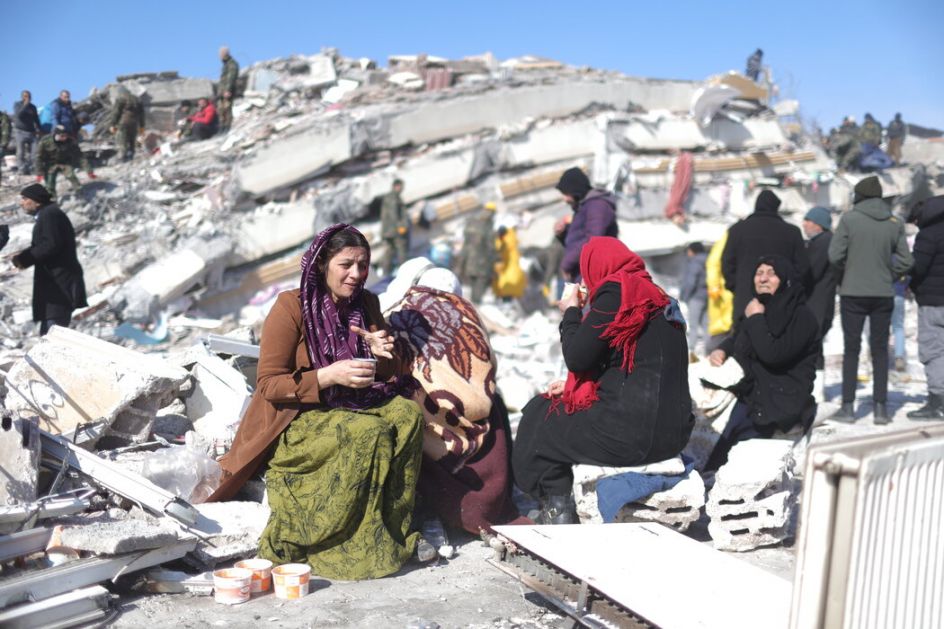 Oko 300.000 ljudi u Siriji moralo da napusti domove posle zemljotresa