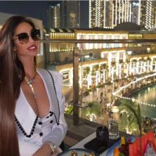 Oko vrata OGRLICA koja vredi kao STAN U BEOGRADU: Soraja uživa u Dubaiju - na njoj stajling košta čitavo bogatstvo